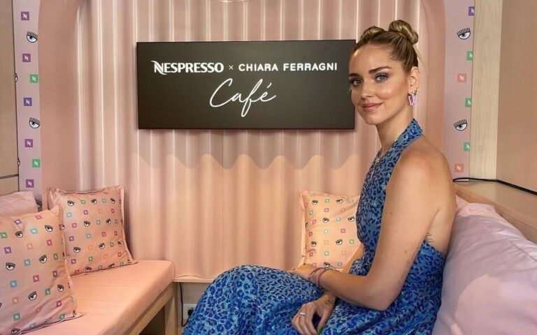 Chiara Ferragni inaugura il suo Nespresso Temporary Cafè a Milano