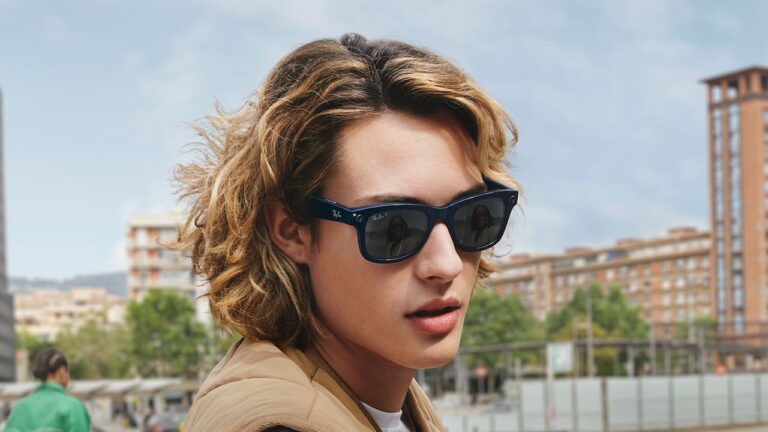 Arrivano in Italia i primi Ray-Ban Stories di Facebook: funzioni e costi