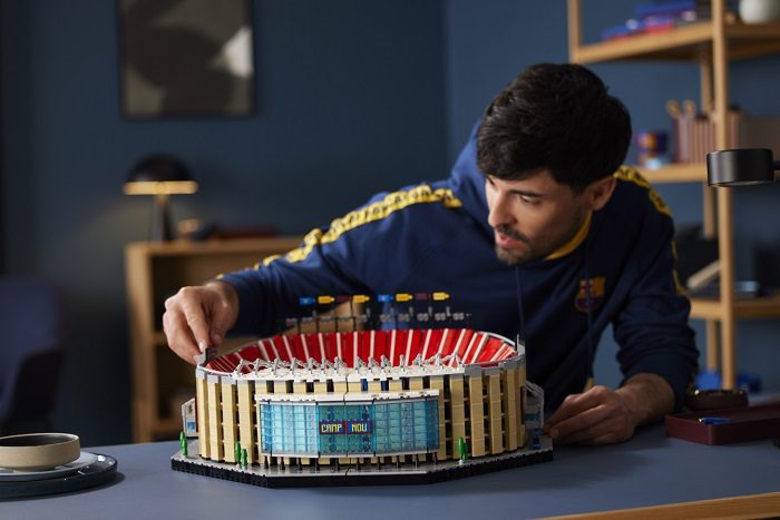 Lego: scopri Camp Nou – FC Barcelona, set da esposizione iconico e coloratissimo da oltre 5500 pezzi
