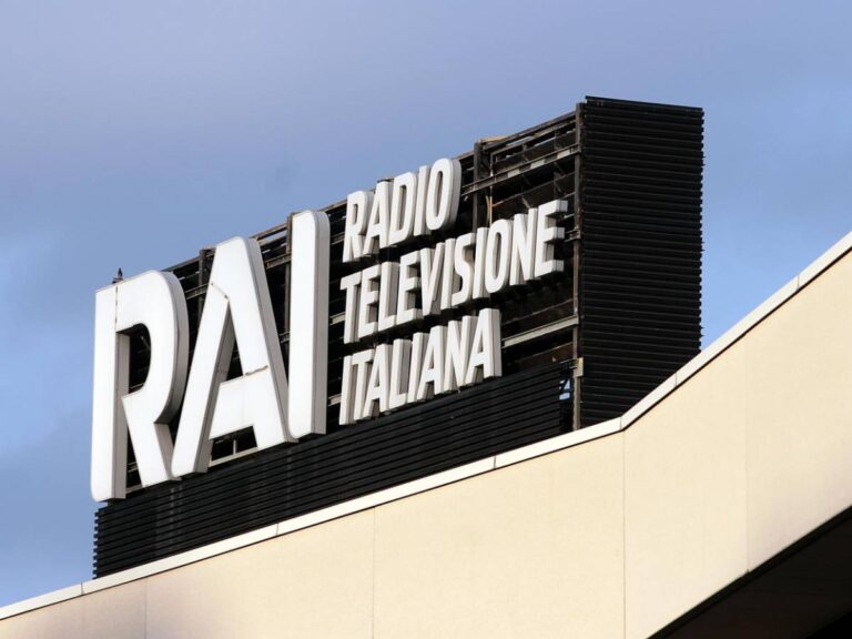 Canone Rai anche per possessori di smartphone e tablet: la nuova proposta shock