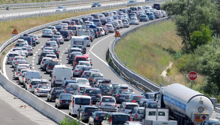 Cashback con targa: al via i rimborsi per le code in autostrada