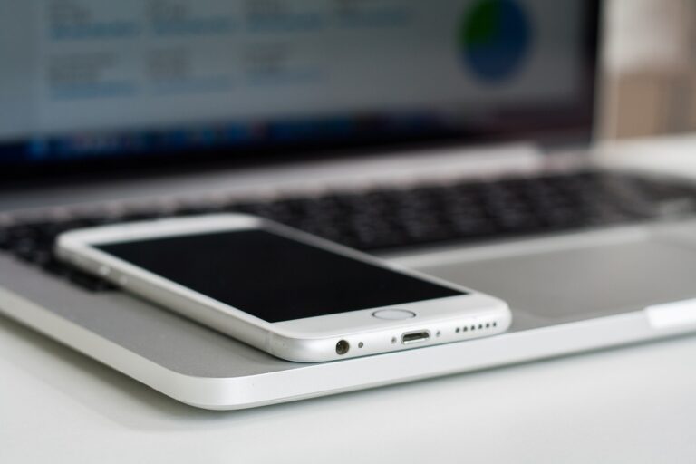 Fuoritutto Apple su Amazon: tanti ribassi e minimi storici su iPhone, macBook e iPad solo oggi