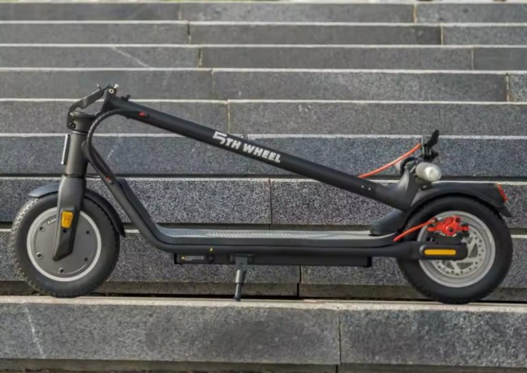 Scopri il nuovo monopattino elettrico 5TH WHEEL, potente e sicuro. Ora ad un prezzo super su Aliexpress
