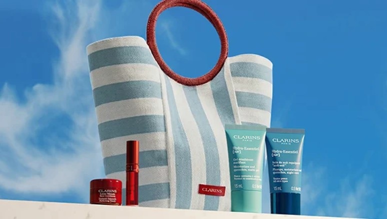 Clarins: in omaggio borsa